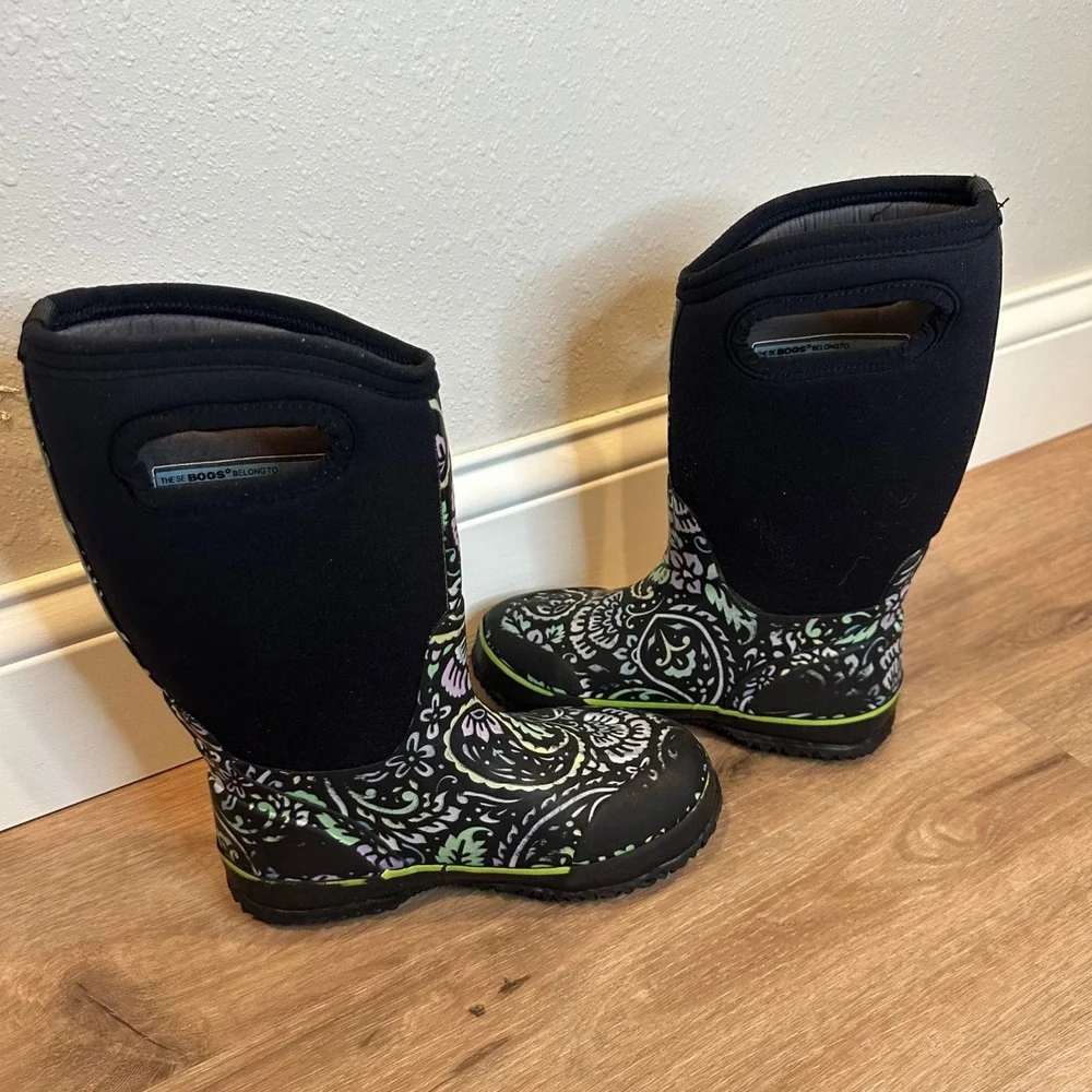 Bogs Classic Tuscany Rain Boots Kids Size 2 Black Paisley Floral Waterproof Snow